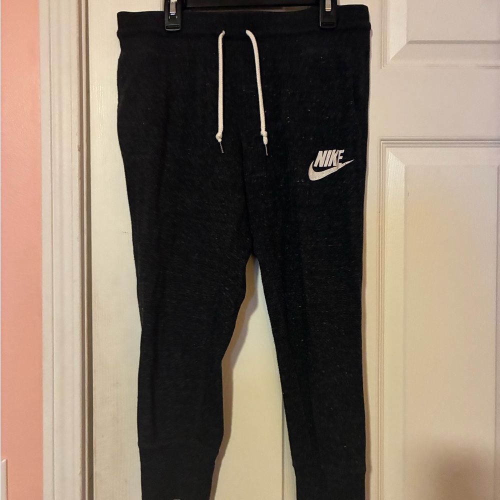 Nike SET Womens Heathered Charcoal Sweatshirt and Jogger Capri Set - Picture 4 of 4